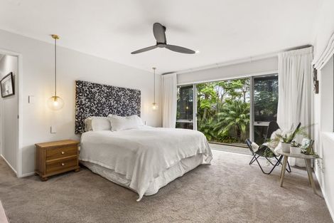 Photo of property in 41 Saltwood Street, Red Beach, 0932