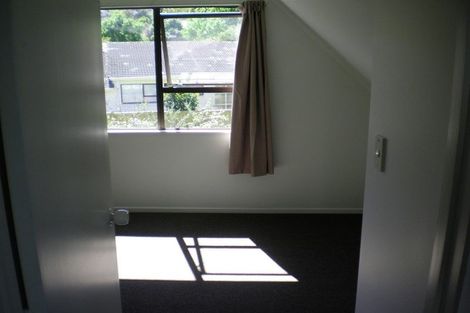 Photo of property in 2/92 Moore Street, Hillcrest, Auckland, 0627
