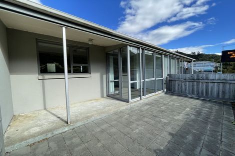 Photo of property in 2/1 Angle Street, Picton, 7220