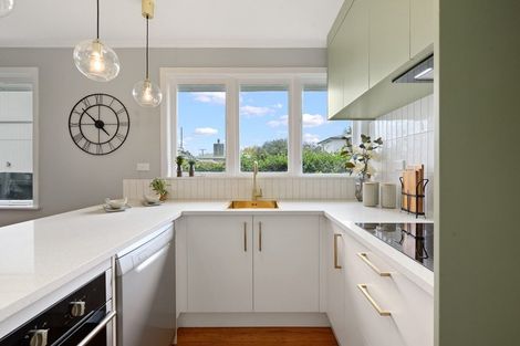 Photo of property in 13 Stokes Avenue, Te Atatu Peninsula, Auckland, 0610