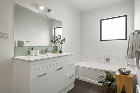 Photo of property in 24 Rosemary Avenue, Forrest Hill, Auckland, 0620