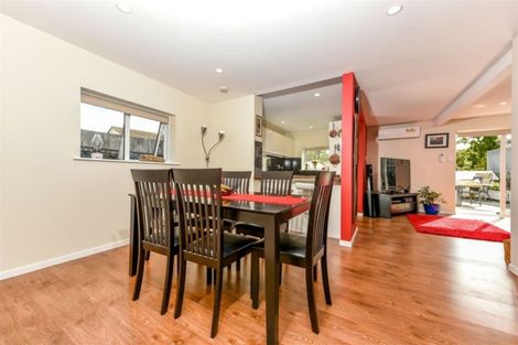 Photo of property in 18 Grassmere Road, Henderson Valley, Auckland, 0612