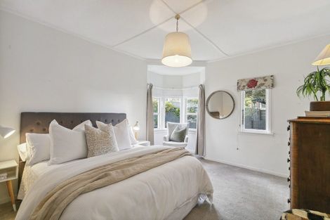 Photo of property in 281 Queens Drive, Lyall Bay, Wellington, 6022