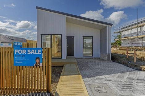 Photo of property in 15 Puhikawa Street, Massey, 0614