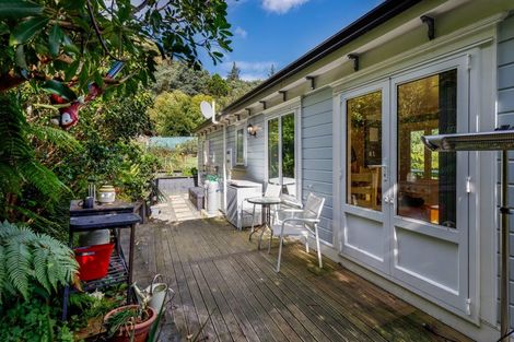 Photo of property in 16 Angle Street, Picton, 7220