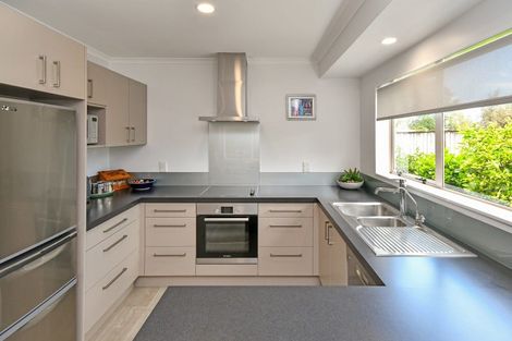 Photo of property in 25c Youngs Road, Papakura, 2110