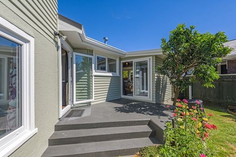 Photo of property in 1 Athlone Place, Hokowhitu, Palmerston North, 4410