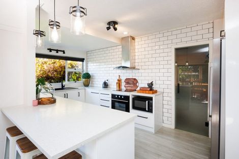Photo of property in 11 Squires Place, Awapuni, Palmerston North, 4412