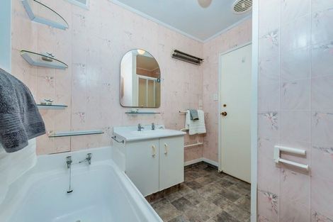 Photo of property in 27 Hassan Drive, Massey, Auckland, 0614