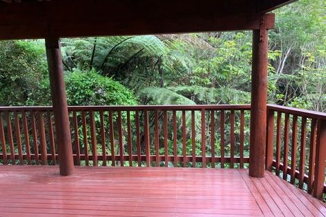 Photo of property in 9 Springwater Vale, Unsworth Heights, Auckland, 0632