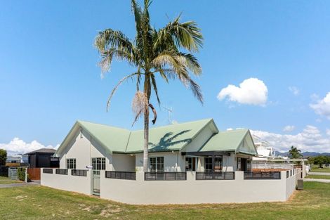 Photo of property in 201 Ocean Road, Whangamata, 3620