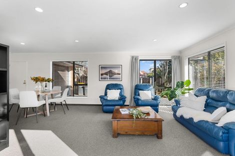 Photo of property in 32 Montclare Avenue, Avonhead, Christchurch, 8042