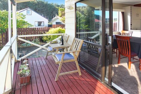 Photo of property in 38 Hennessy Street East, Foxton Beach, Foxton, 4815