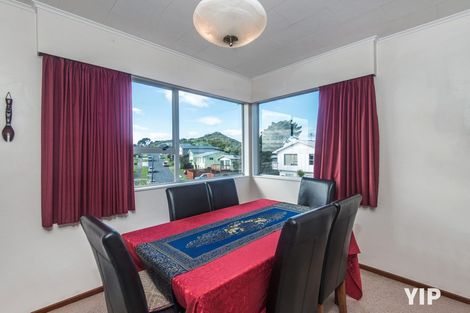 Photo of property in 48 Edgecombe Street, Newlands, Wellington, 6037