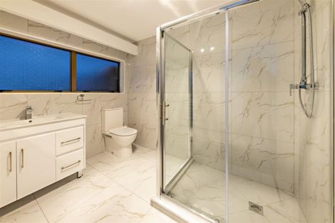 Photo of property in 2/16 Great South Road, Manurewa, Auckland, 2102