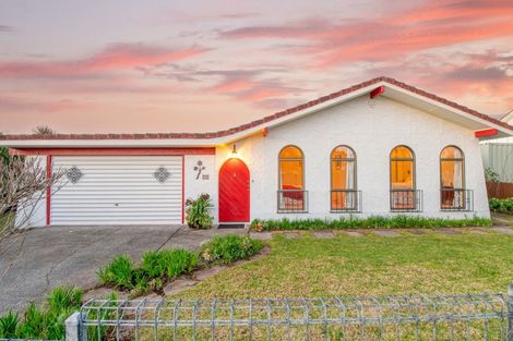 Photo of property in 5 Edgewater Grove, Orewa, 0931