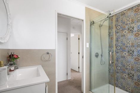 Photo of property in 18 Hatherlow Street, Glenfield, Auckland, 0629