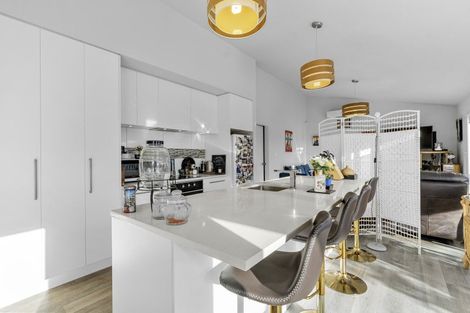 Photo of property in 2/21 Sardinia Rise, Bethlehem, Tauranga, 3110
