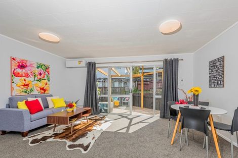 Photo of property in 1/26 Kemp Road, Massey, Auckland, 0614