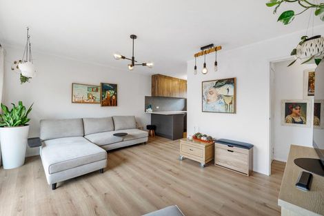 Photo of property in 2/1 Forsythe Place, Massey, Auckland, 0614