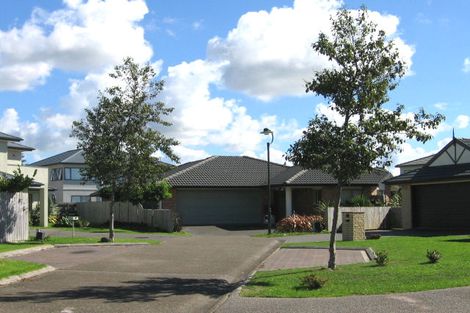 Photo of property in 37 Riverstone Road, Te Atatu Peninsula, Auckland, 0610