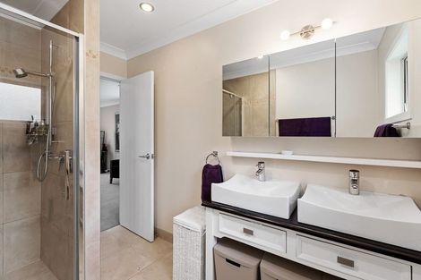 Photo of property in 16 Fern Court, Orewa, 0931