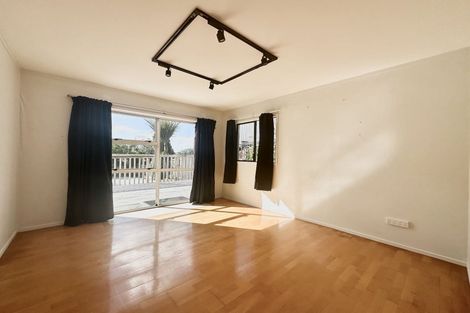 Photo of property in 3 Beulah Avenue, Rothesay Bay, Auckland, 0630