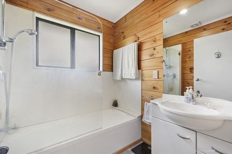 Photo of property in 104 Apu Crescent, Lyall Bay, Wellington, 6022