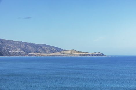 Photo of property in 25 Hungerford Road, Lyall Bay, Wellington, 6022