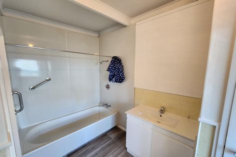 Photo of property in 6a Westhaven Grove, Takaro, Palmerston North, 4412