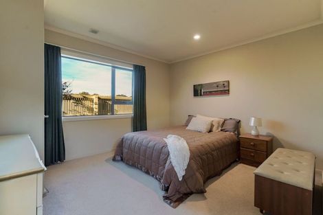 Photo of property in 2 Garrison Street, Carterton, 5713