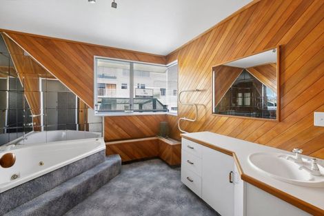 Photo of property in 5 Nobs Line, Strandon, New Plymouth, 4312
