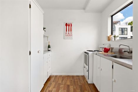 Photo of property in 2/148 Sunset Road, Unsworth Heights, Auckland, 0632