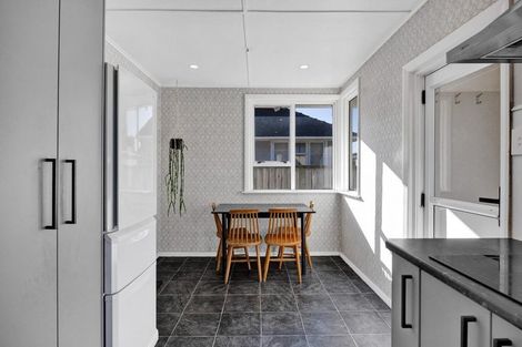 Photo of property in 269 South Road, Hawera, 4610