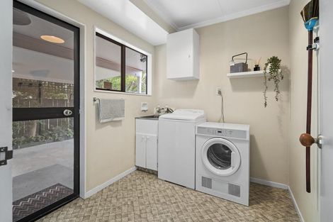 Photo of property in 3 Gladys Place, Kelvin Grove, Palmerston North, 4414