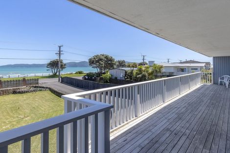 Photo of property in 104 Marine Parade, Paraparaumu Beach, Paraparaumu, 5032
