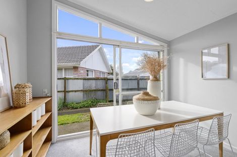 Photo of property in 15 Ostend Place, Avonhead, Christchurch, 8042