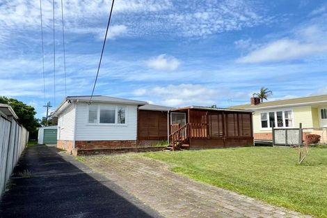 Photo of property in 5 Marlene Avenue, Te Atatu South, Auckland, 0610