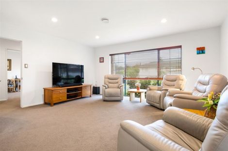 Photo of property in 30 Hercules Drive, Henderson, Auckland, 0612