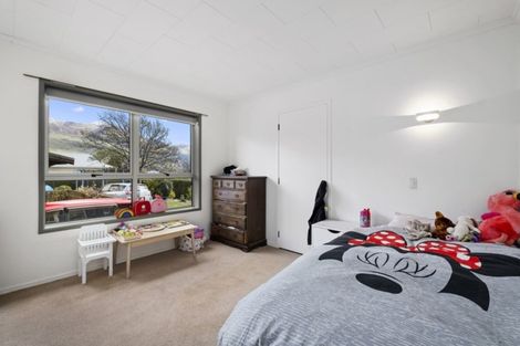 Photo of property in 23 Kennedy Crescent, Wanaka, 9305