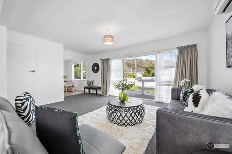 Photo of property in 40 Russell Road, Wainuiomata, Lower Hutt, 5014
