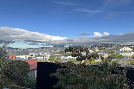 Photo of property in 52d Mandalay Terrace, Khandallah, Wellington, 6035