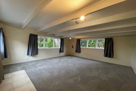 Photo of property in 17 Ellice Road, Totara Vale, Auckland, 0629