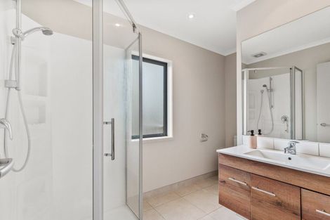 Photo of property in 58 Station Street, Hobsonville, Auckland, 0616