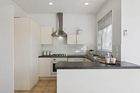 Photo of property in 2/1-5 Gleanor Avenue, Oteha, Auckland, 0632