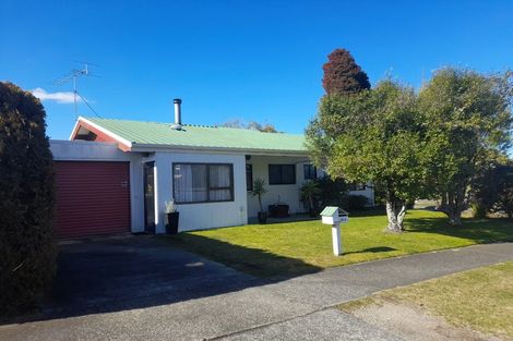 Photo of property in 10 Reeves Road, Acacia Bay, Taupo, 3330