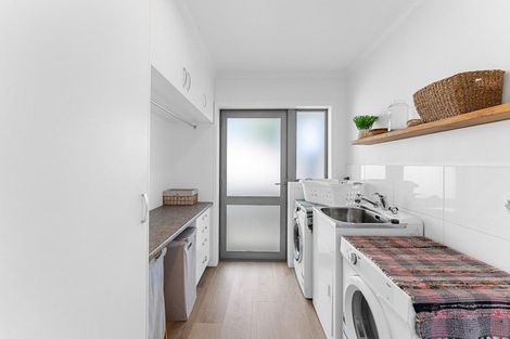 Photo of property in 10f Tupare Place, Highlands Park, New Plymouth, 4312