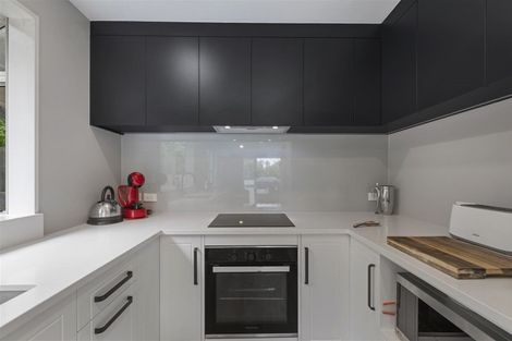 Photo of property in 40 Tyrico Close, Unsworth Heights, Auckland, 0632