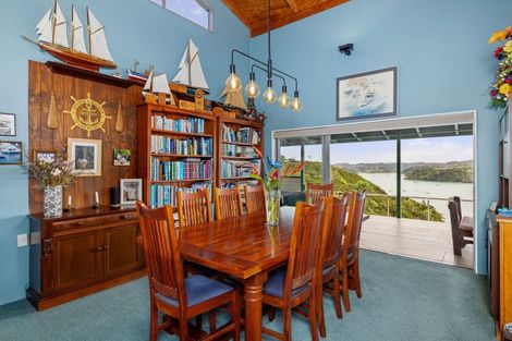 Photo of property in 104 Te Wahapu Road, Russell, 0272