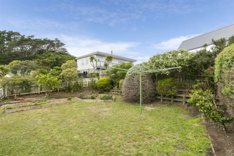 Photo of property in 1 Lanark Way, Northland, Wellington, 6012
